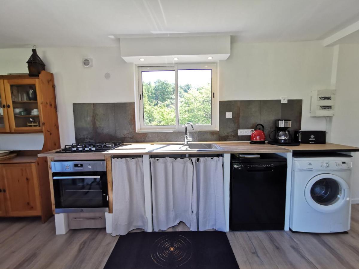 La Peyregoune, Logement En Pleine Nature Et Table D'Hotes Blieux Exterior foto
