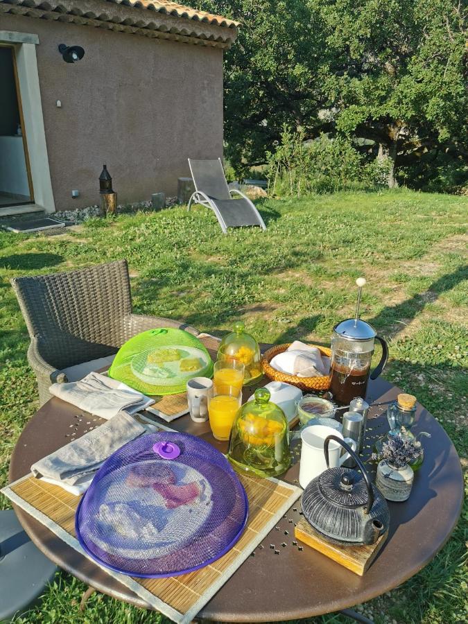 La Peyregoune, Logement En Pleine Nature Et Table D'Hotes Blieux Exterior foto